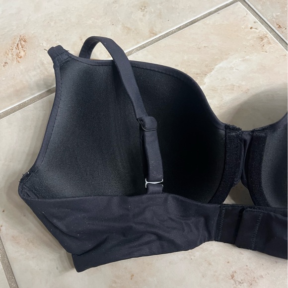 SKIMS Fits Everybody T-Shirt Bra - Picture 9 of 11